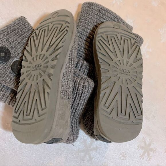 UGG Boots Classic Cardy 5819 Gray Knit 3 Button Sz 6 great soles - Picture 3 of 6